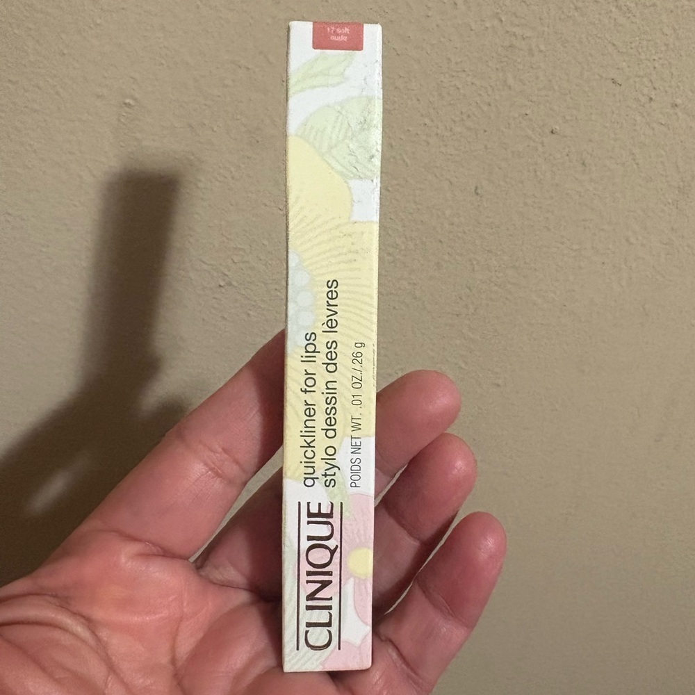 Clinique Quickliner for Lips in 17 Soft Nude Brand New Never Used.